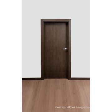 Puerta interior de madera